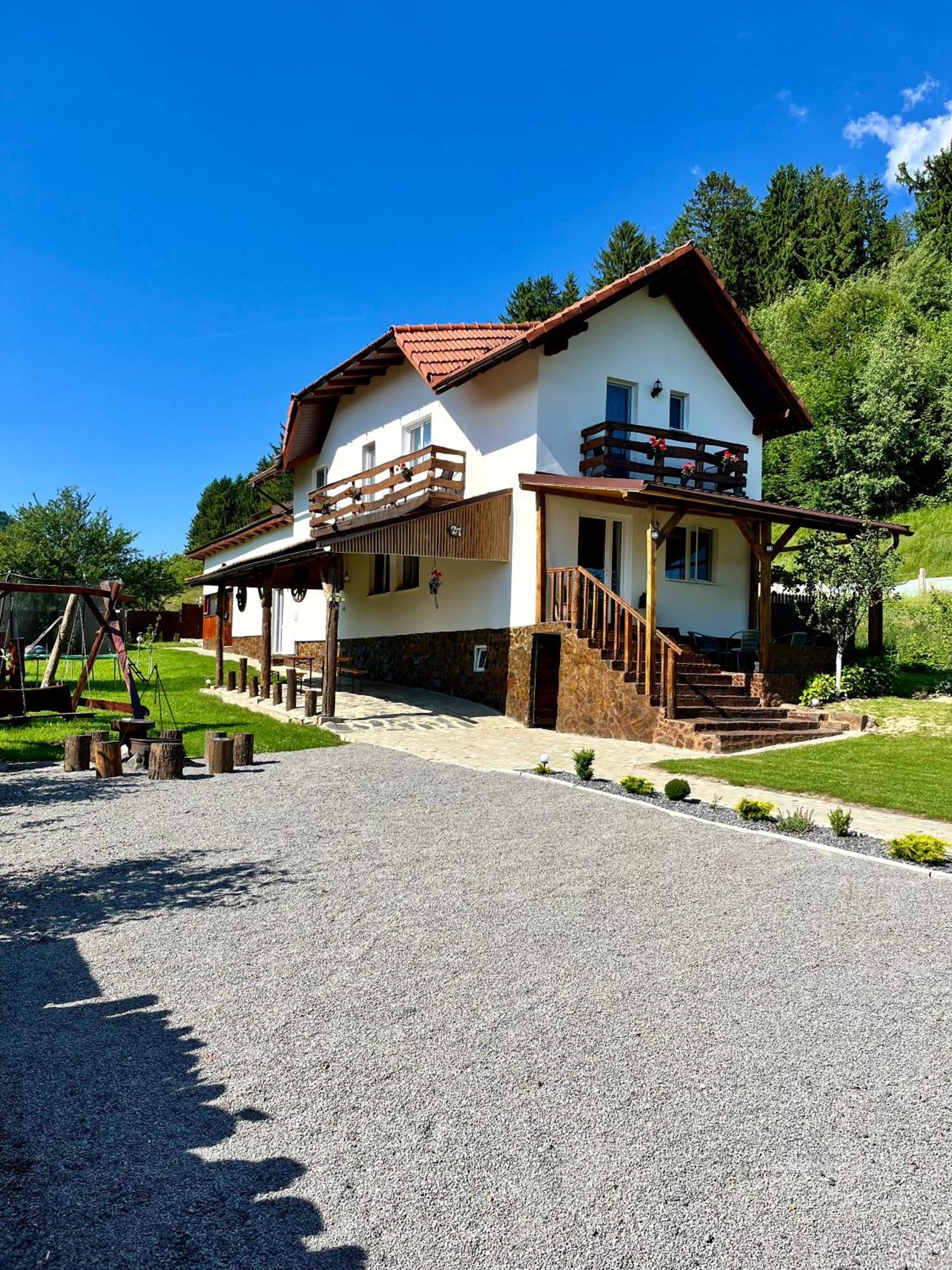 Casa De Sub Hora Villa Zarnesti Exterior photo